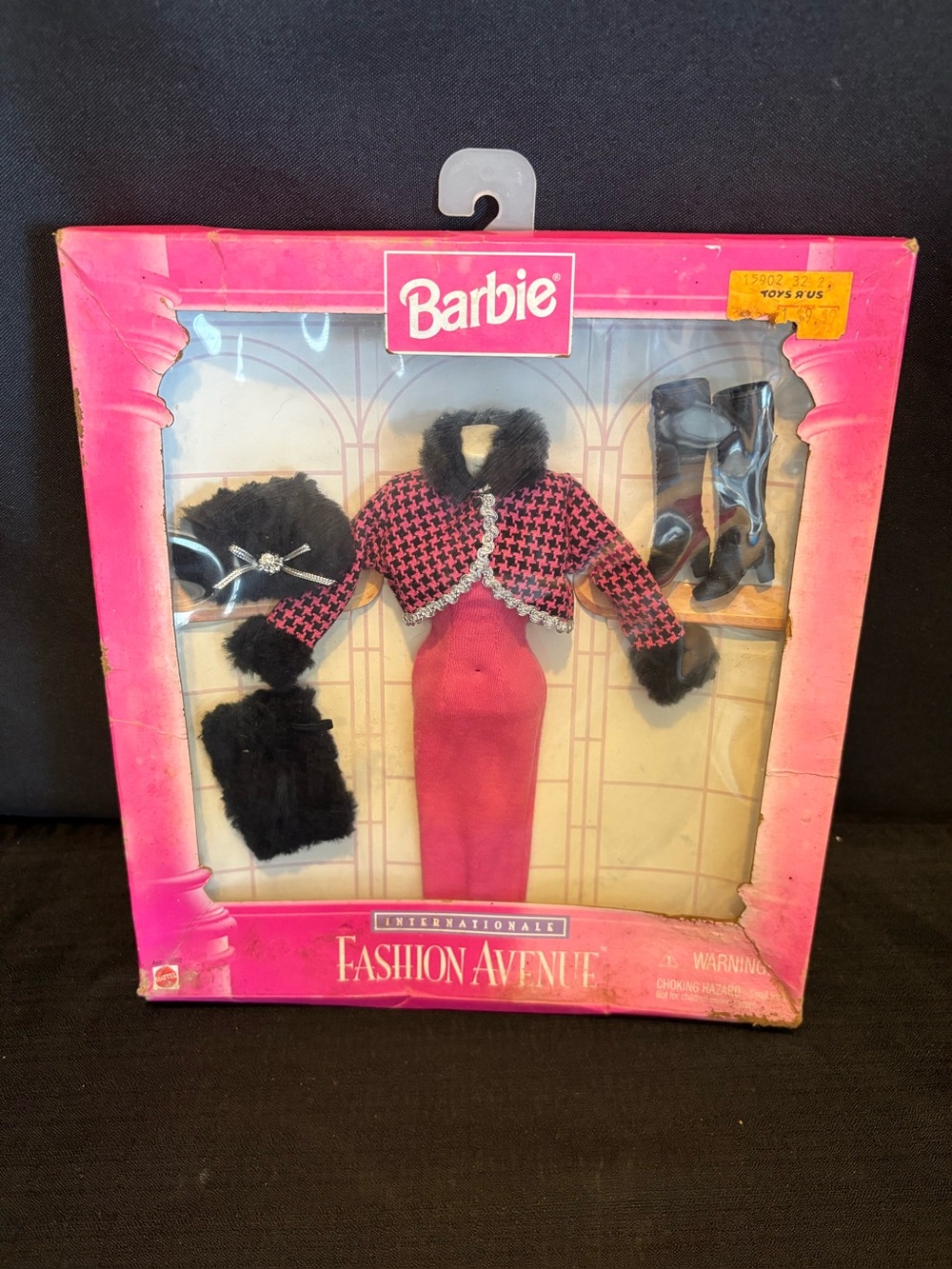 Vintage 1996 Mattel Barbie “Fashion Avenue Internationale: Winter” #15902 *NIP